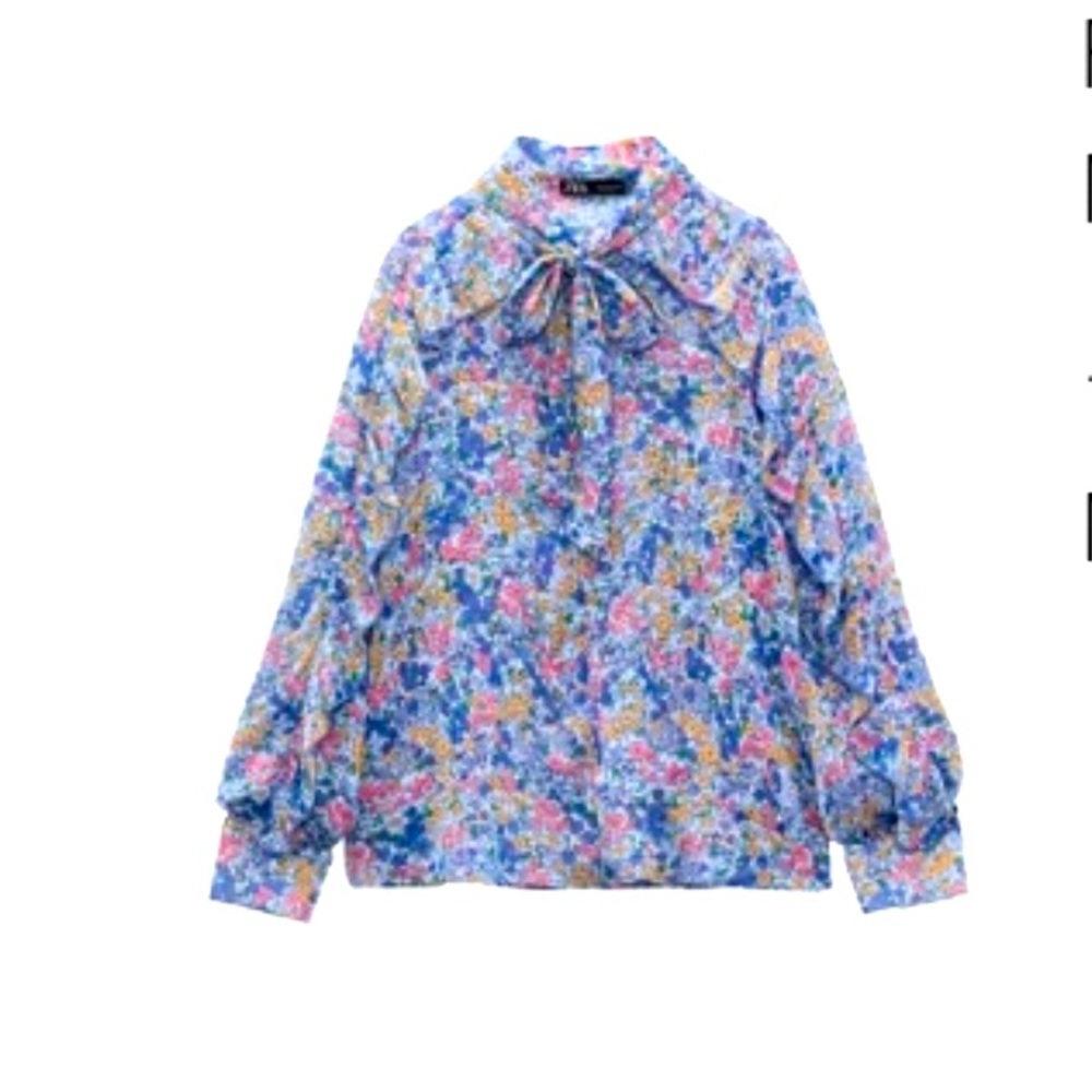 Floral print blouse with ruffled trim